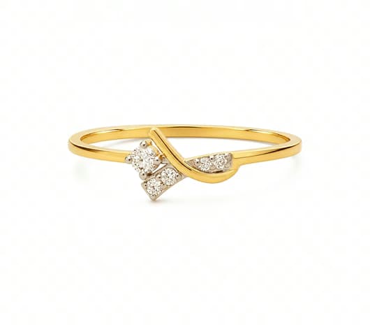 Elegant Twist 18 KT Diamond Ring